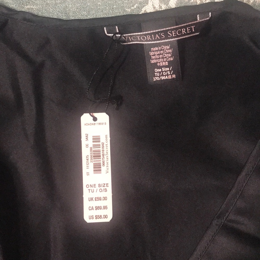 Victoria Secret Short Sleeve Robe - Picture 3 of 4